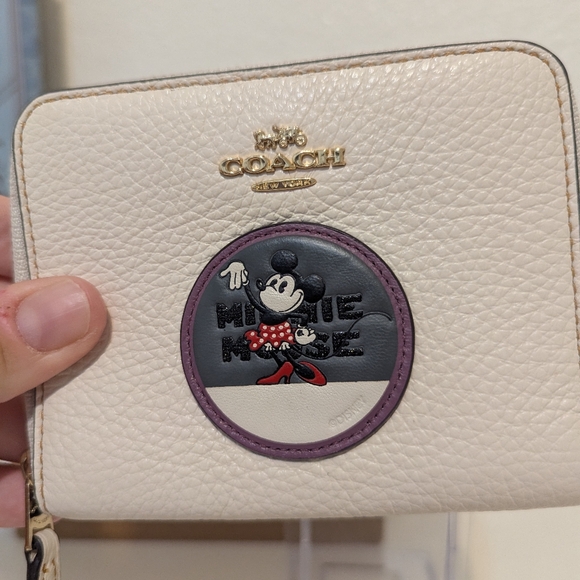 Coach X Disney Minnie Mouse Small Patch Zip-Around Wallet - Picture 3 of 12